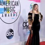¿Quién tuvo la apariencia más cool de alfombra roja de AMA? 13 13 Kelly Clarkson