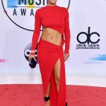 ¿Quién tuvo la apariencia más cool de alfombra roja de AMA? 18 18 Sibley Scoles