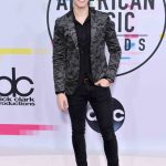 ¿Quién tuvo la apariencia más cool de alfombra roja de AMA? 4 4 Shawn Mendes