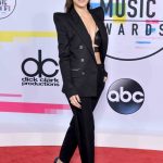 ¿Quién tuvo la apariencia más cool de alfombra roja de AMA? 6 6 Hailee Steinfeld